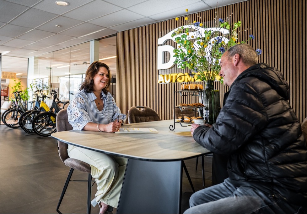 Content 11_content_image_17803077862014800051.jpg Receptionist | DMC Automotive