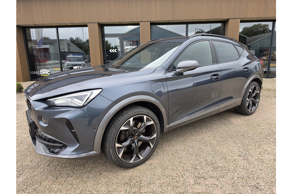 CUPRA Formentor 1.4 e-Hybride VZ Performance 245 PK | SOH 98.13% | Trekhaak | Navi | Stoelverwarming | Kuipstoelen | 19 inch 56976016-0.jpg | DMC Automotive