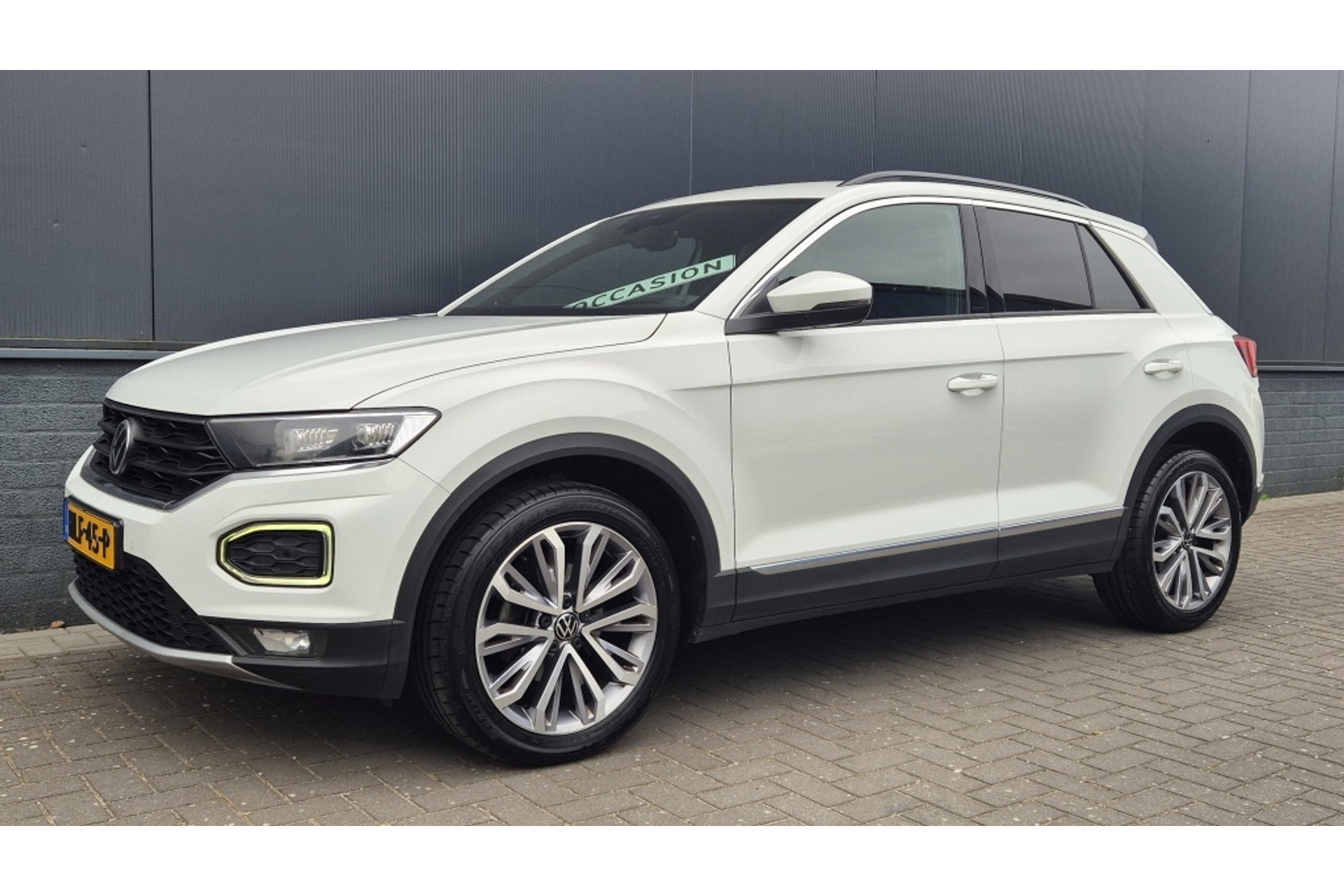 Volkswagen T-Roc 1.5 TSI Sport BnsR*LED*Camera*Virtual*Acc*Blind-spot*Clima*18inc 46966689-0.jpg | DMC Automotive
