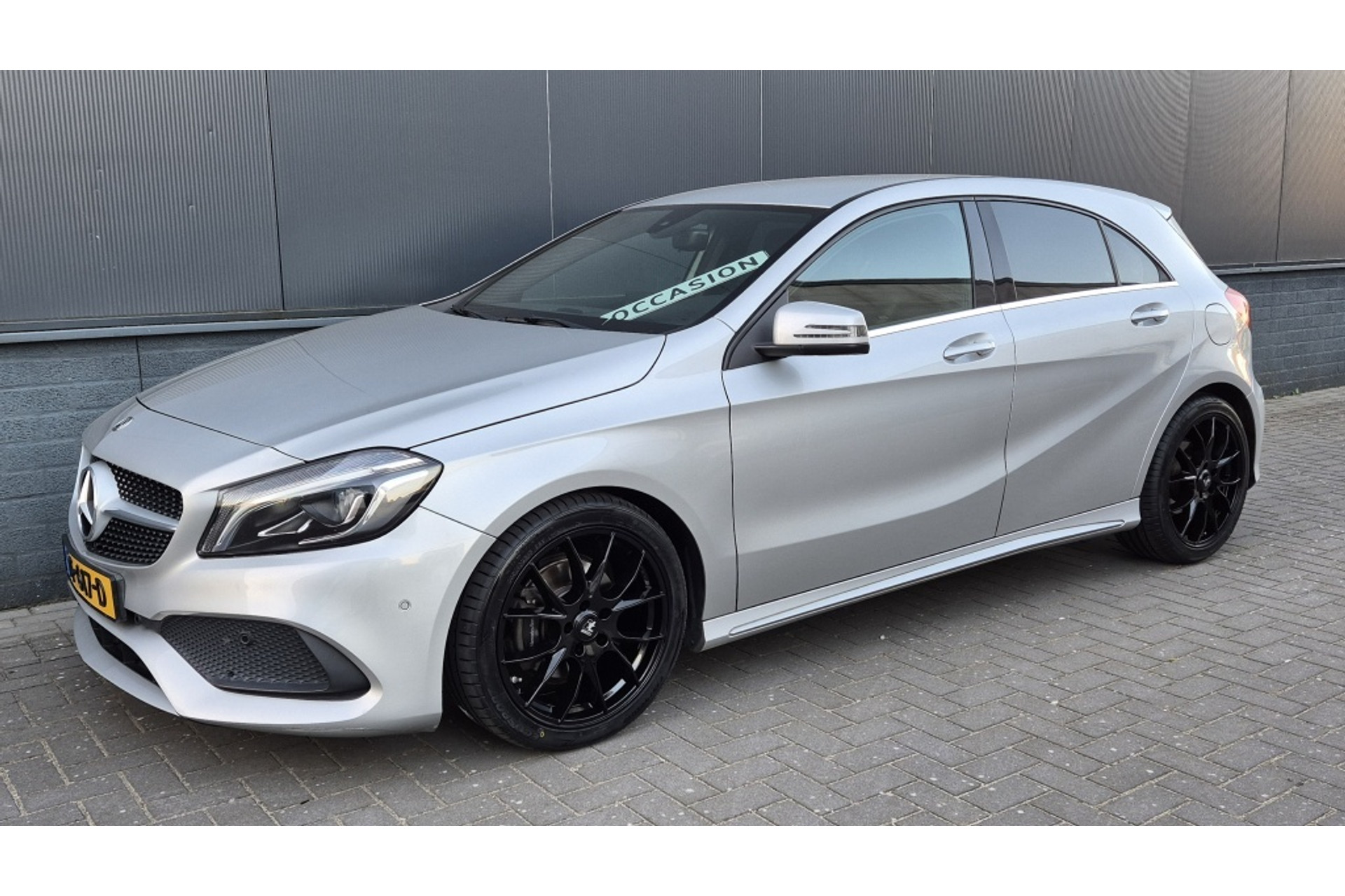 Mercedes-Benz A-Klasse 180 Bus. Sol. AMG*Led*Navi*stoelvrw*18 inch*Leder*zwarte hemel 46974683-0.jpg | DMC Automotive