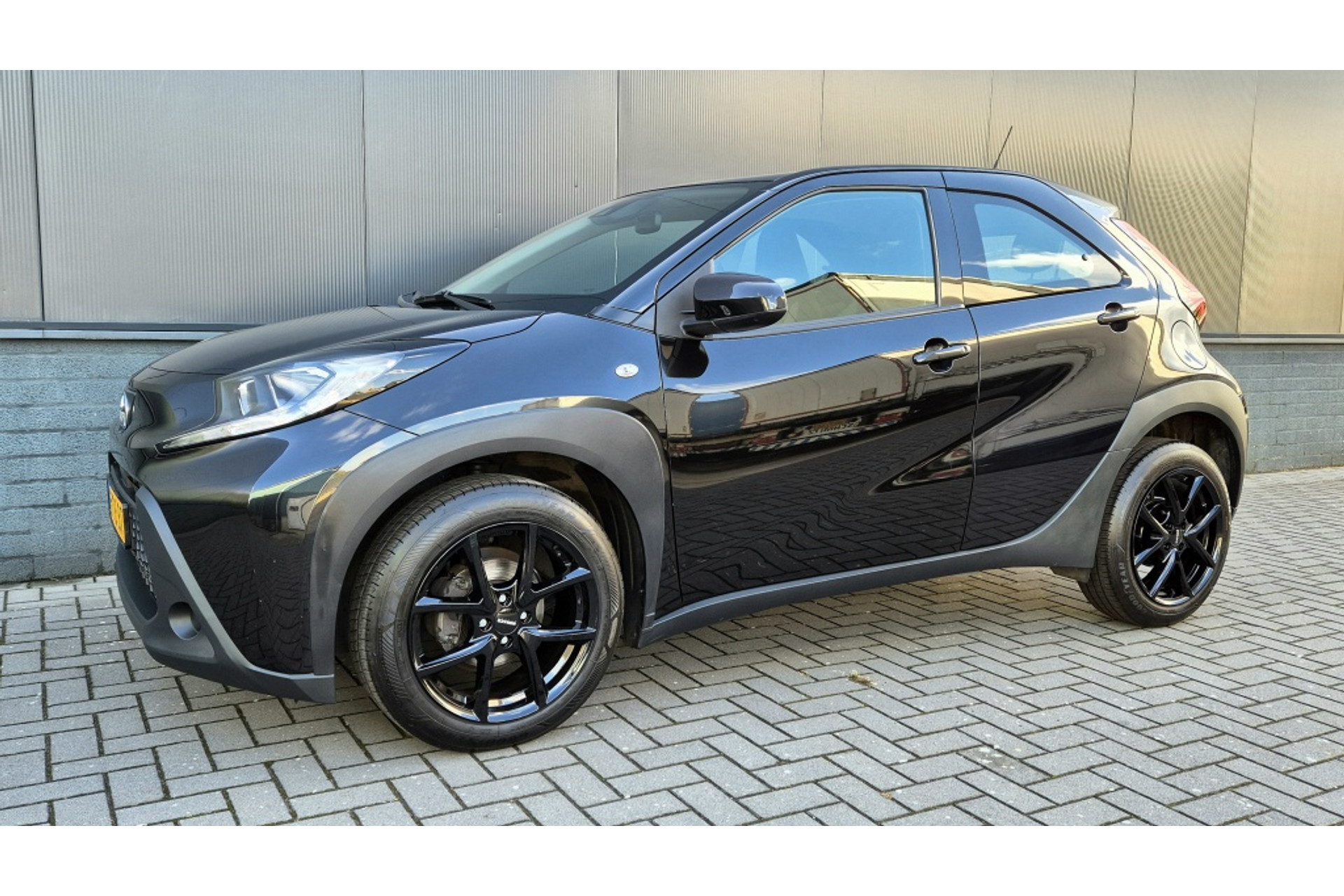 Toyota Aygo X 1.0 VVT-i MT Play | camera | lane assist | ACC | 17 inch | airco 48197269-0.jpg | DMC Automotive