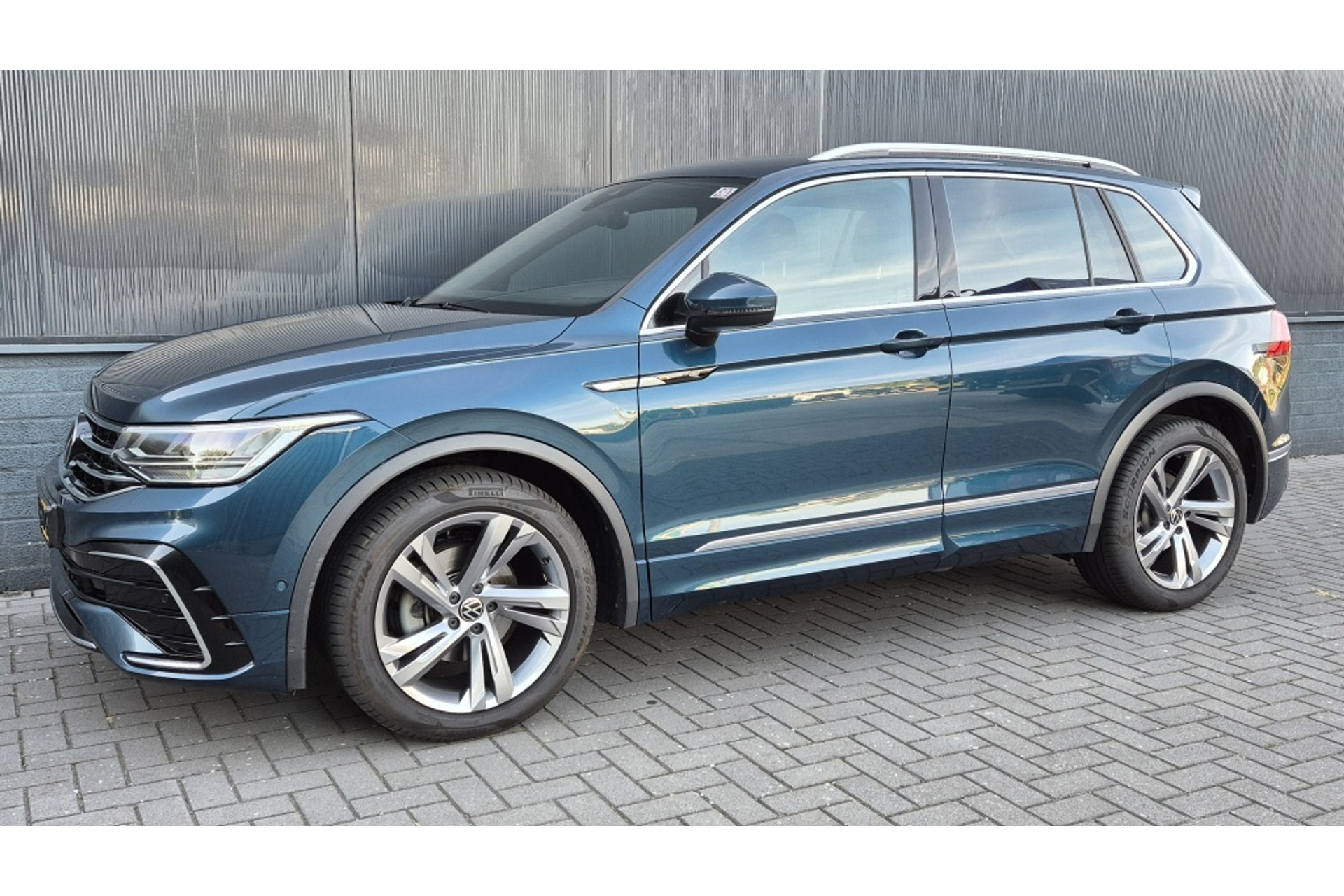 Volkswagen Tiguan 1.5 TSI R-Line Bns| Automaat|Matrix Led|360graden camera|Navi 50698011-0.jpg | DMC Automotive