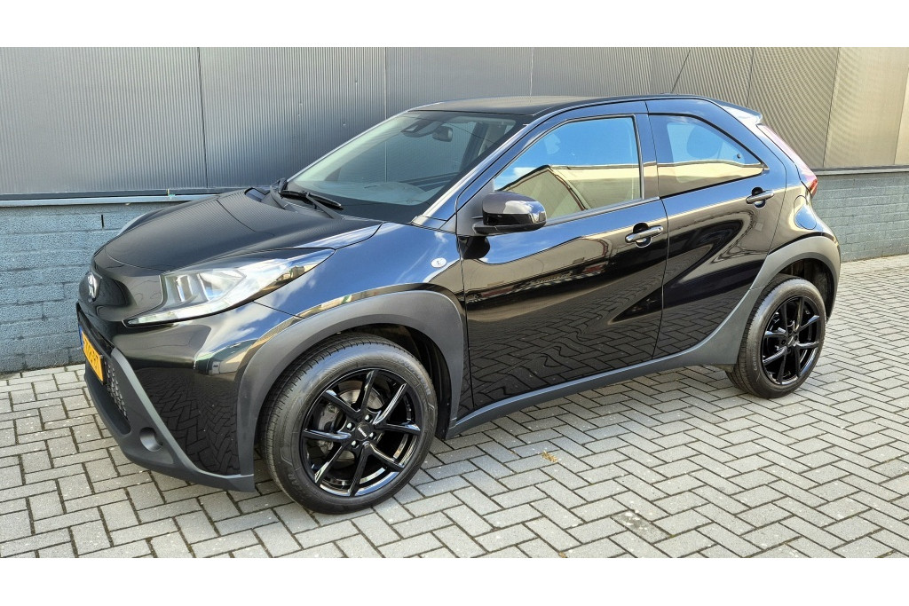 Toyota Aygo X 1.0 VVT-i MT Play |Camera |Lane assist |ACC |17 inch |Airco 50725604-0.jpg | DMC Automotive